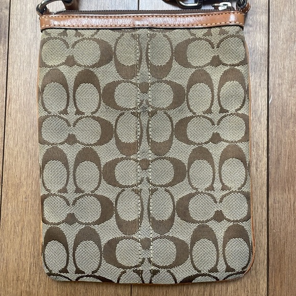 Coach crossbody sling bag purse clutch adjustable strap brown tan leather canvas - Picture 3 of 10